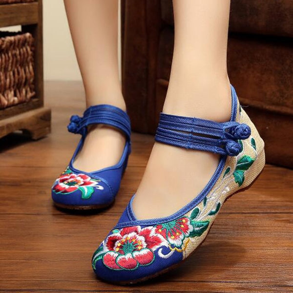 Embroidered Shoes Flat Heel Shoes Chinese Shallow Mouth Hibiscus Flowers Cloth Shoes Casual Flat Loafer Shoes Women Work Shoes